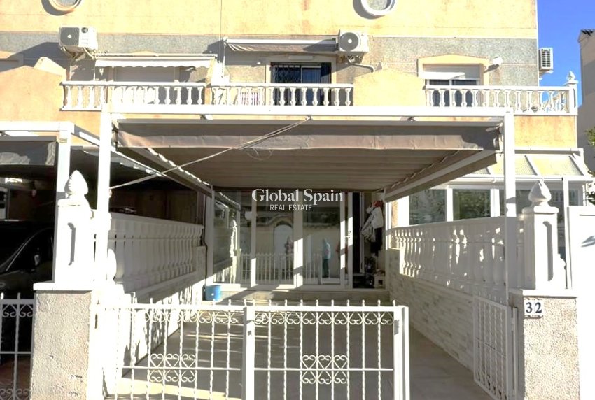 Resale - HOUSE -
ORIHUELA COSTA - Costa Blanca