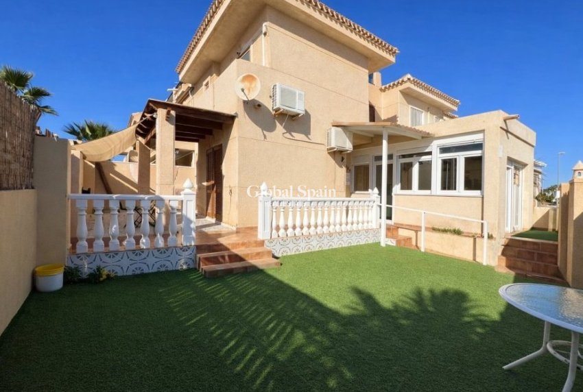 Resale - HOUSE -
ORIHUELA COSTA - Costa Blanca