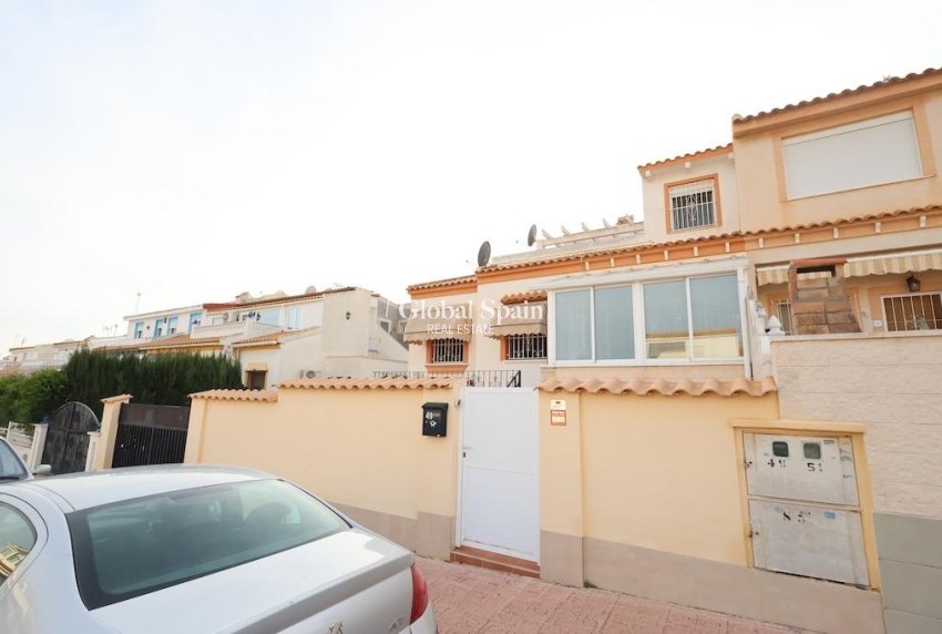 Resale - HOUSE -
ORIHUELA COSTA - Costa Blanca