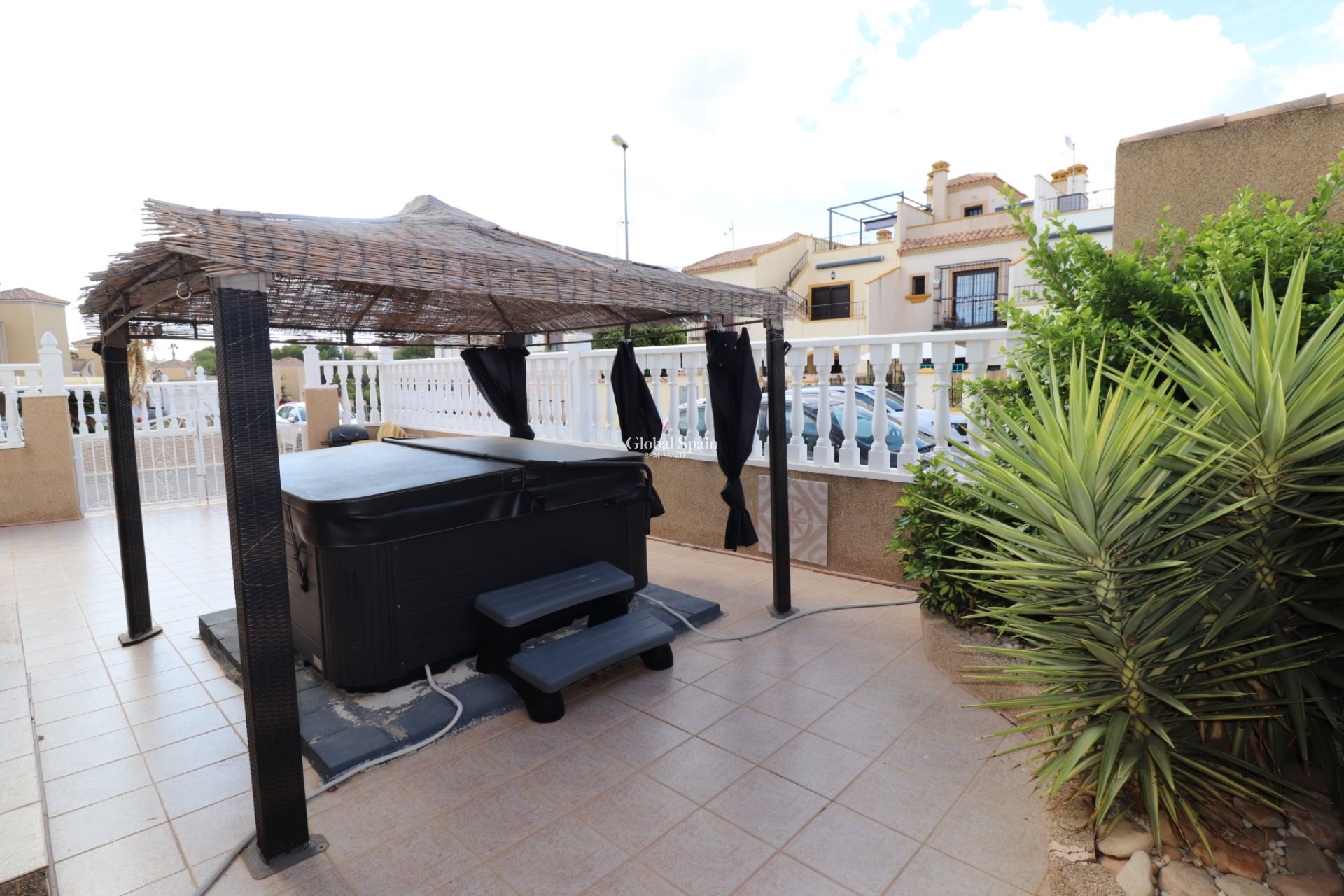 Resale - HOUSE -
ORIHUELA COSTA - Costa Blanca