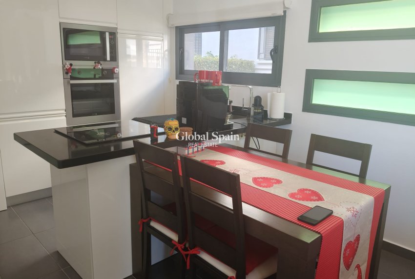 Resale - HOUSE -
ORIHUELA COSTA - Costa Blanca