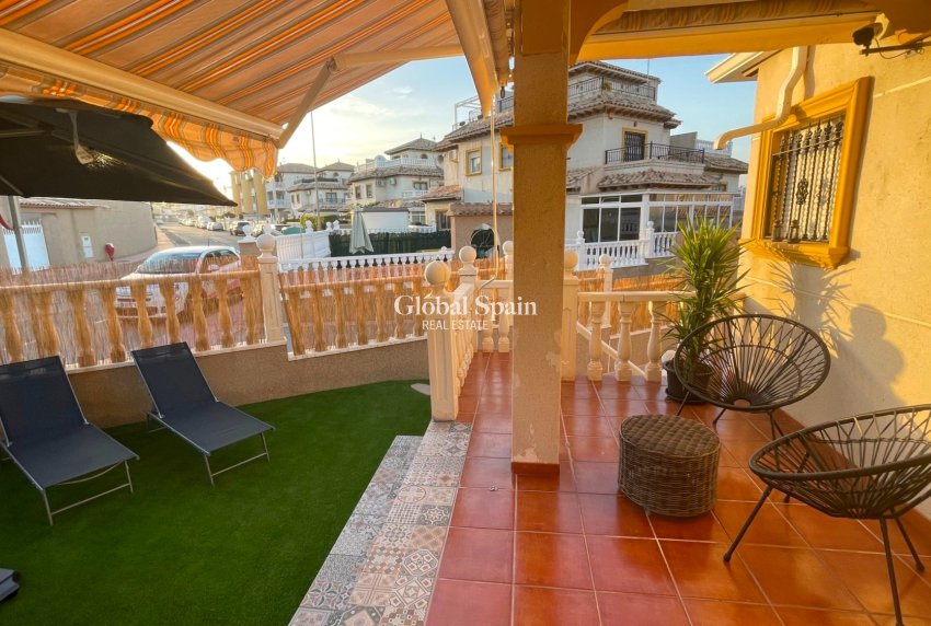 Resale - HOUSE -
ORIHUELA COSTA - Costa Blanca