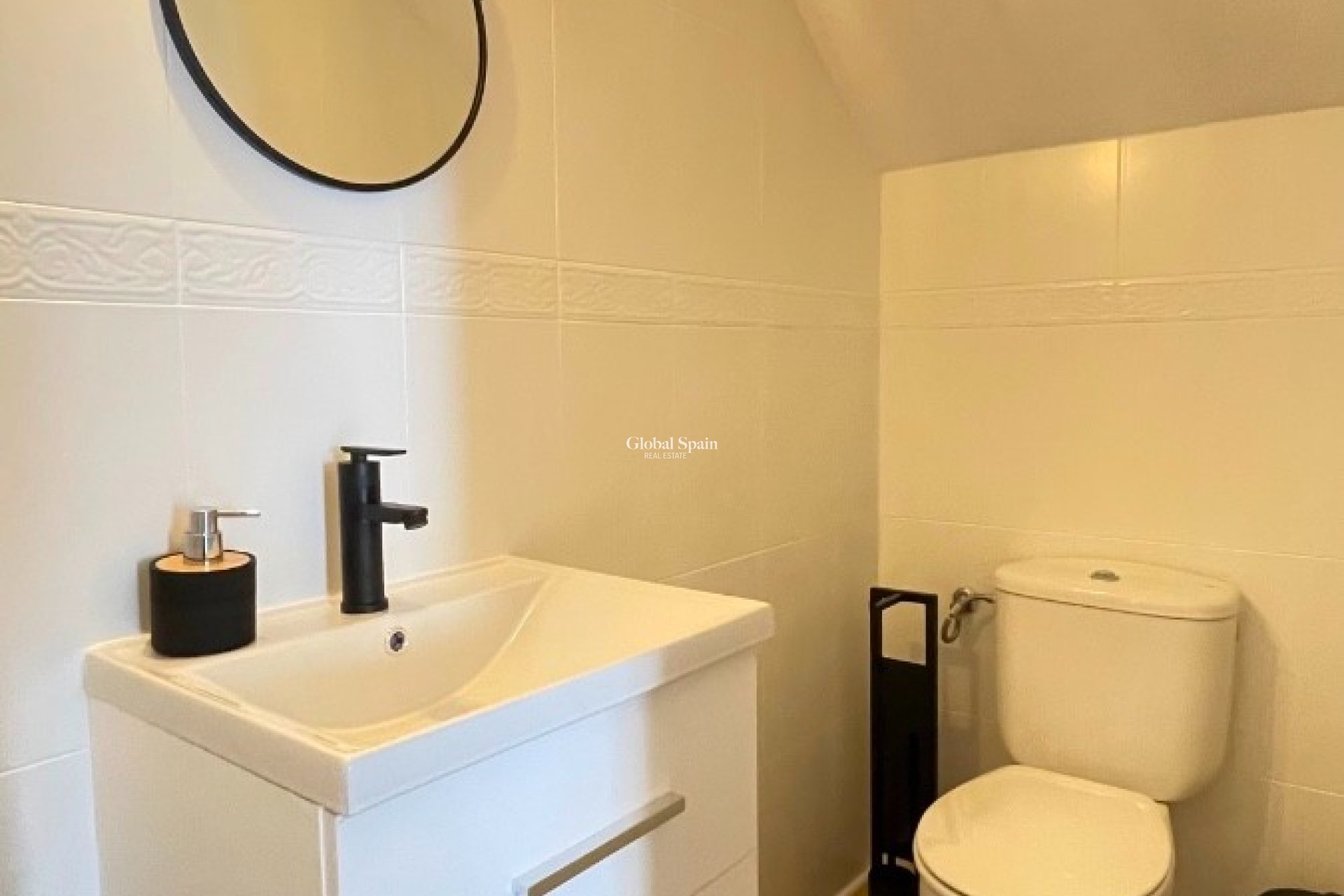 Resale - HOUSE -
ORIHUELA COSTA - Costa Blanca