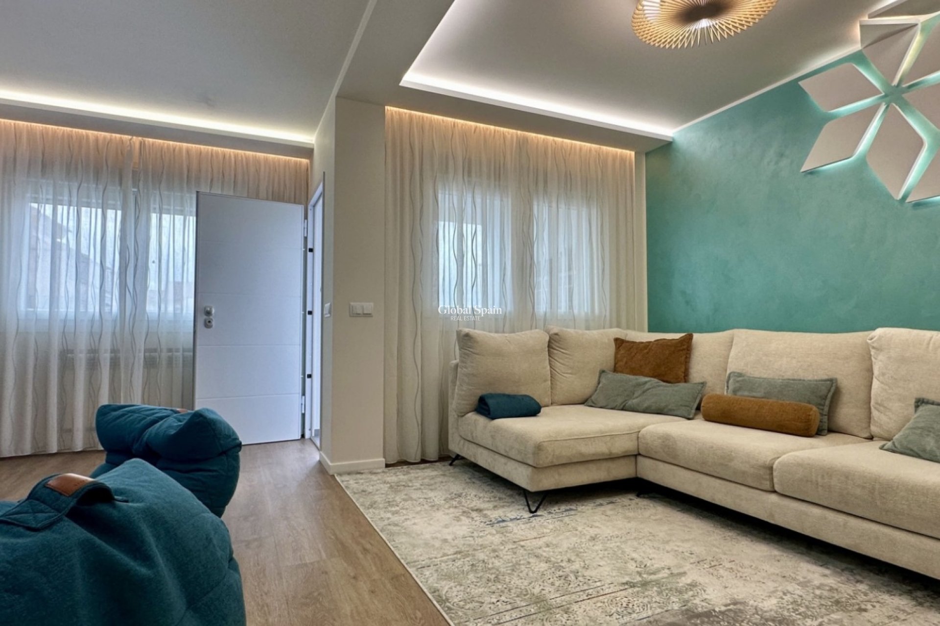 Resale - HOUSE -
ORIHUELA COSTA - Costa Blanca