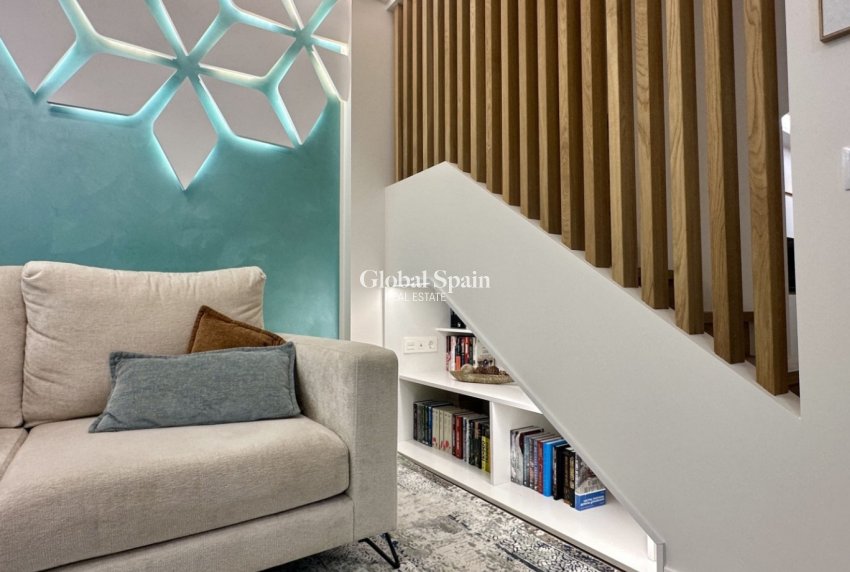 Resale - HOUSE -
ORIHUELA COSTA - Costa Blanca