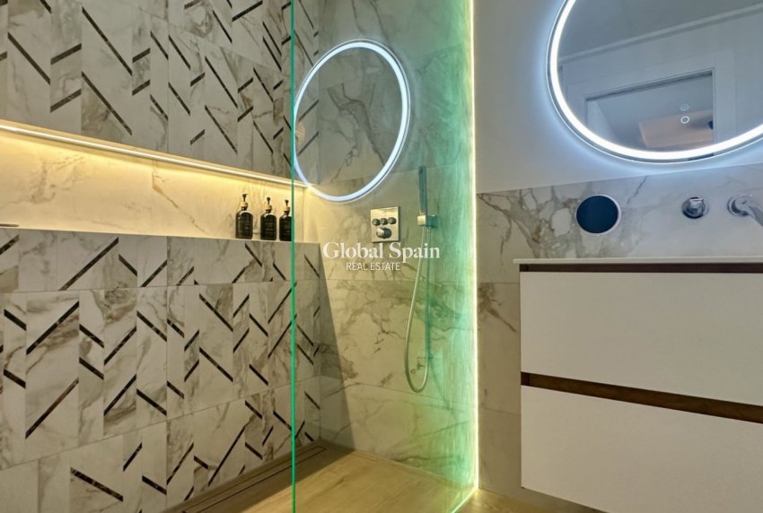 Resale - HOUSE -
ORIHUELA COSTA - Costa Blanca