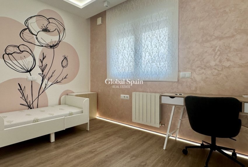 Resale - HOUSE -
ORIHUELA COSTA - Costa Blanca