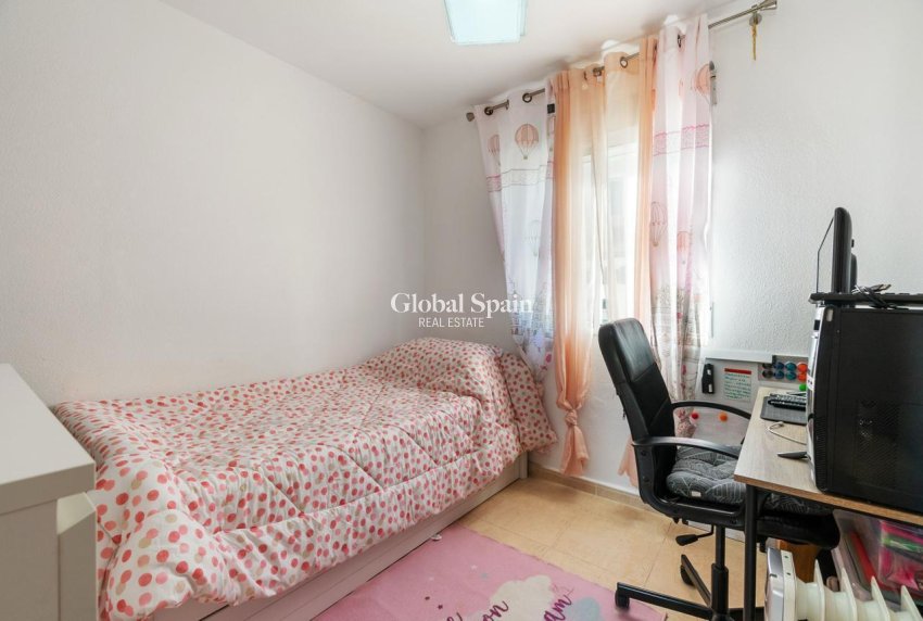 Resale - HOUSE -
ORIHUELA COSTA - Costa Blanca