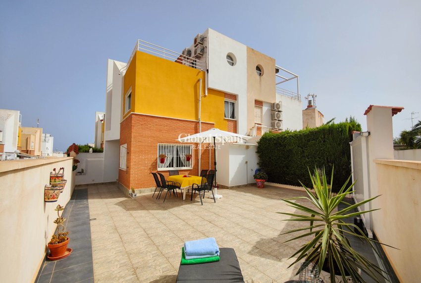 Resale - HOUSE -
ORIHUELA COSTA - Costa Blanca