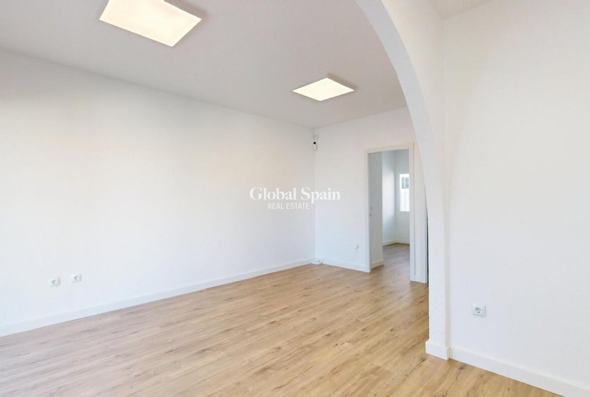 Resale - HOUSE -
ORIHUELA COSTA - Costa Blanca