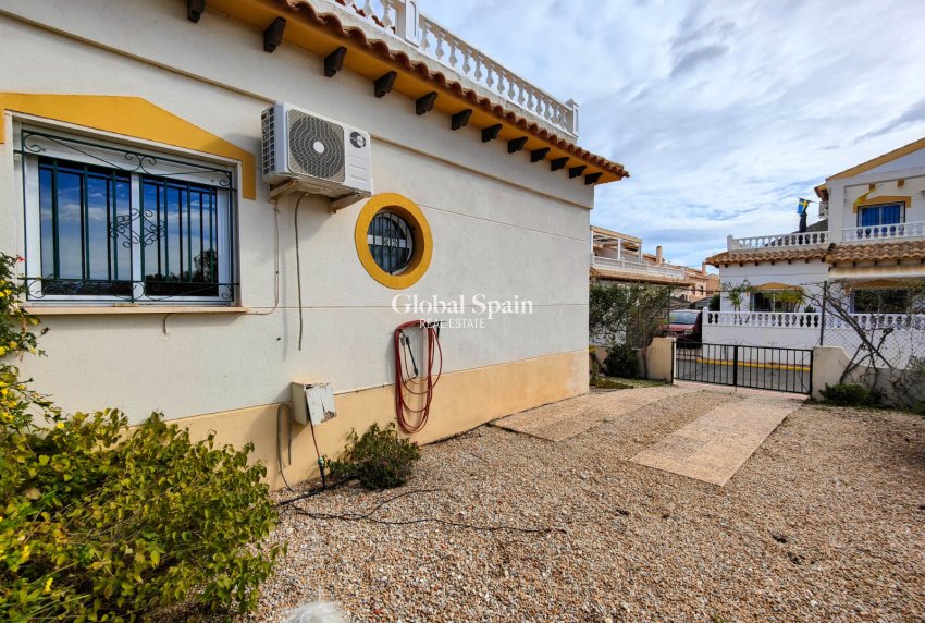Resale - HOUSE -
ORIHUELA COSTA - Costa Blanca