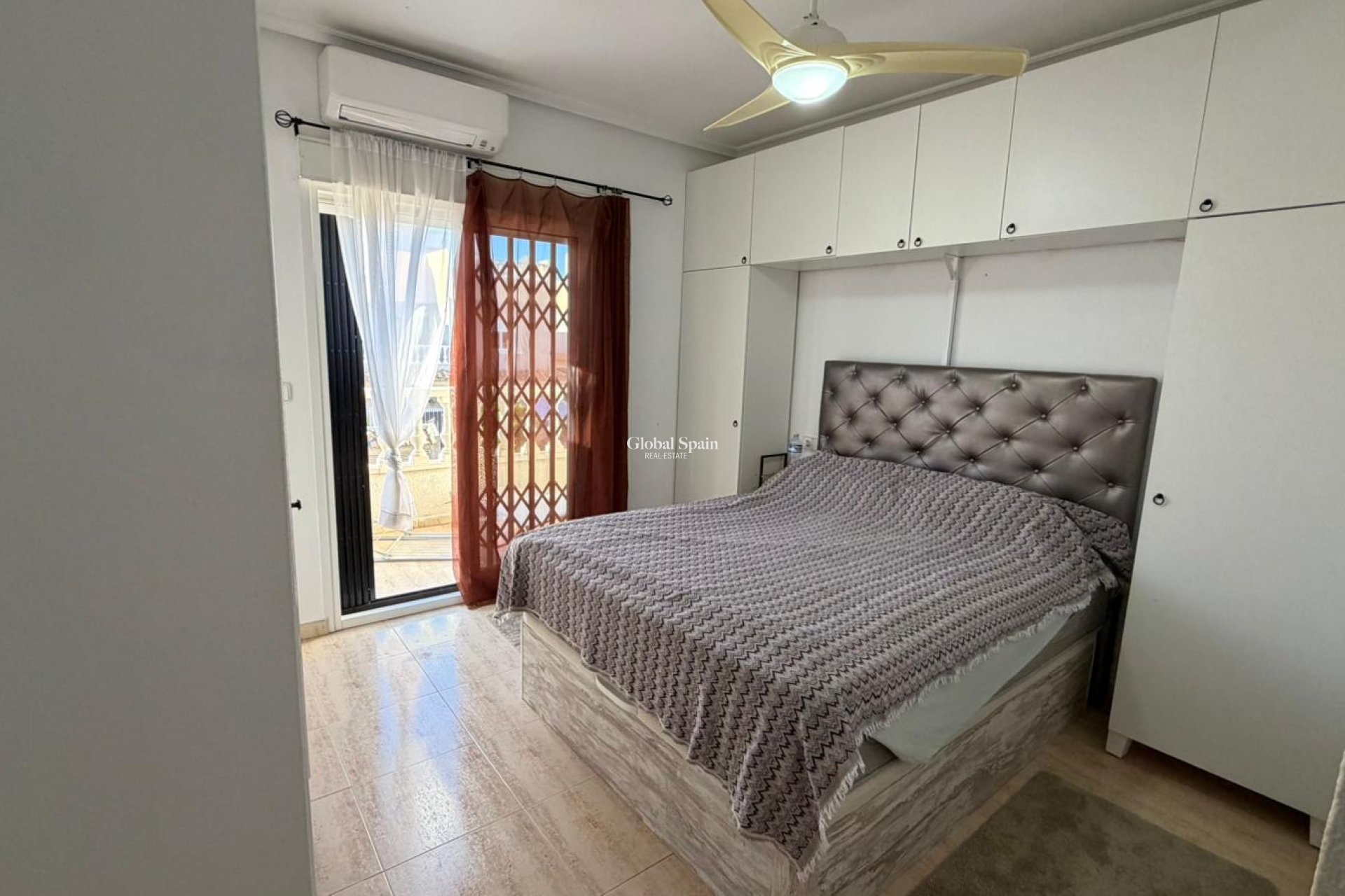 Resale - HOUSE -
ORIHUELA COSTA - Costa Blanca