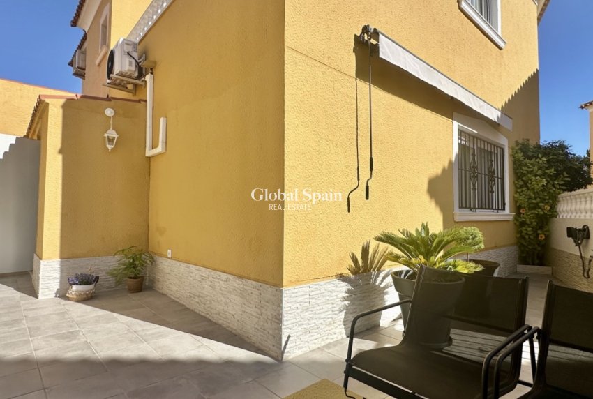 Resale - HOUSE -
ORIHUELA COSTA - Costa Blanca