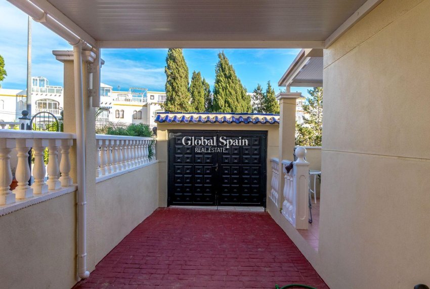 Resale - HOUSE -
ORIHUELA COSTA - Costa Blanca