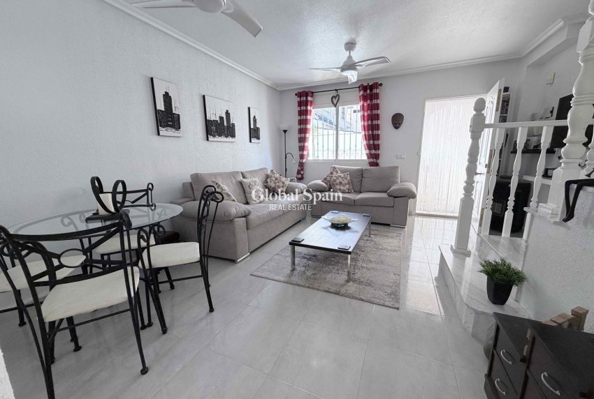 Resale - HOUSE -
ORIHUELA COSTA - Costa Blanca