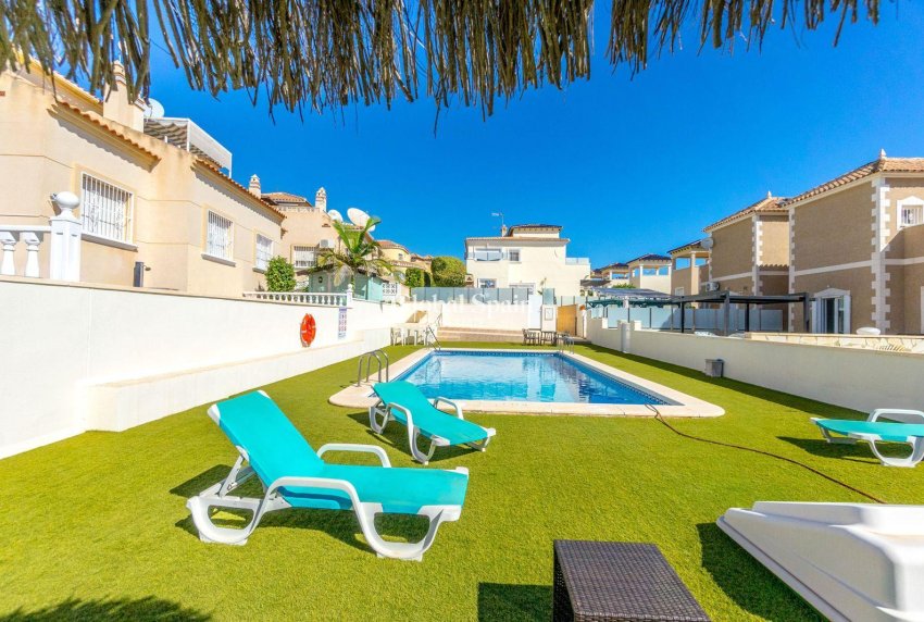 Resale - HOUSE -
ORIHUELA COSTA - Costa Blanca
