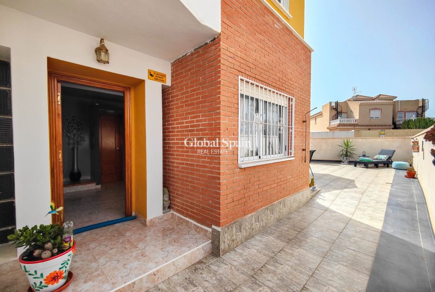Resale - HOUSE -
ORIHUELA COSTA - Costa Blanca