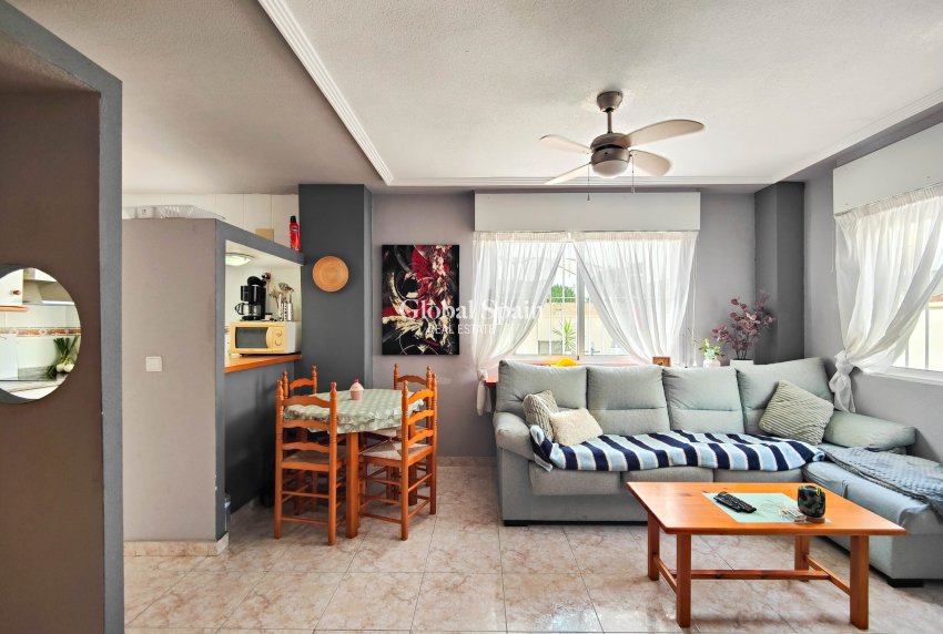 Resale - HOUSE -
ORIHUELA COSTA - Costa Blanca