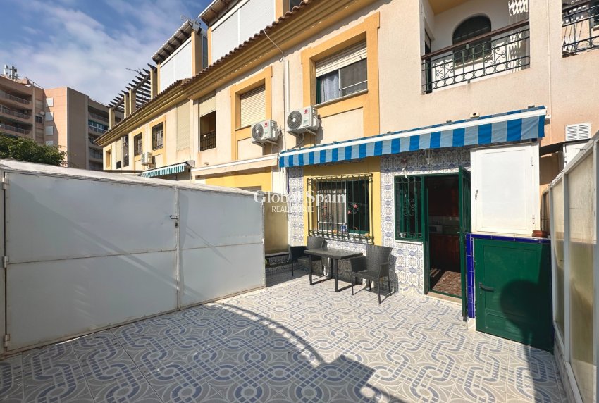 Resale - HOUSE -
ORIHUELA COSTA - Costa Blanca