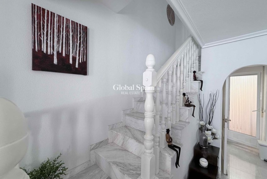 Resale - HOUSE -
ORIHUELA COSTA - Costa Blanca