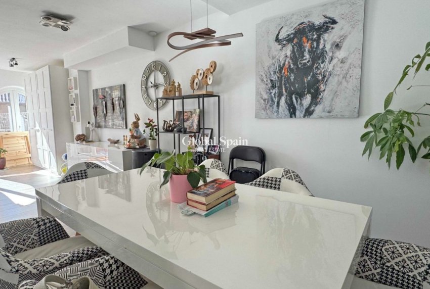 Resale - HOUSE -
ORIHUELA COSTA - Costa Blanca