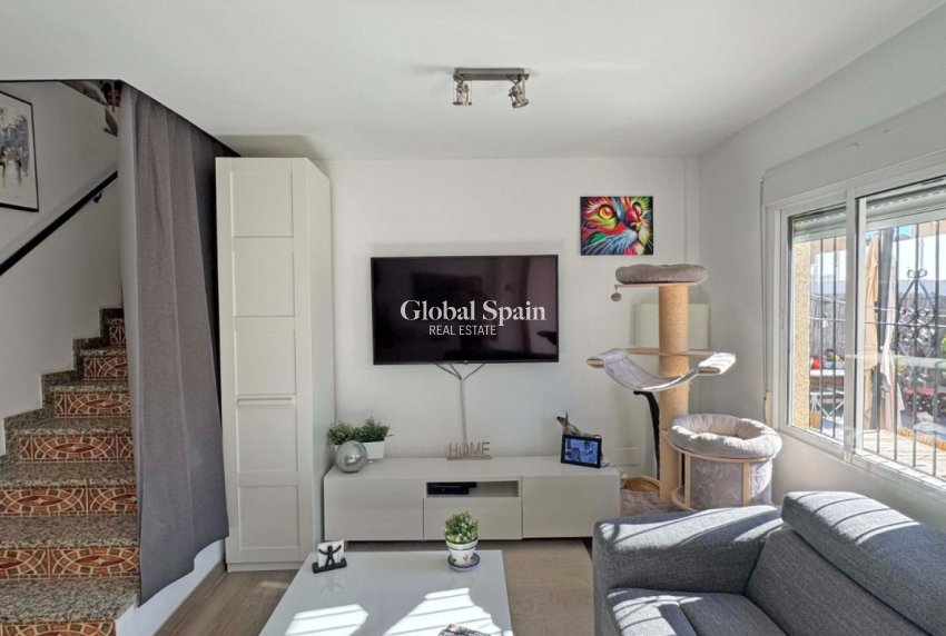 Resale - HOUSE -
ORIHUELA COSTA - Costa Blanca