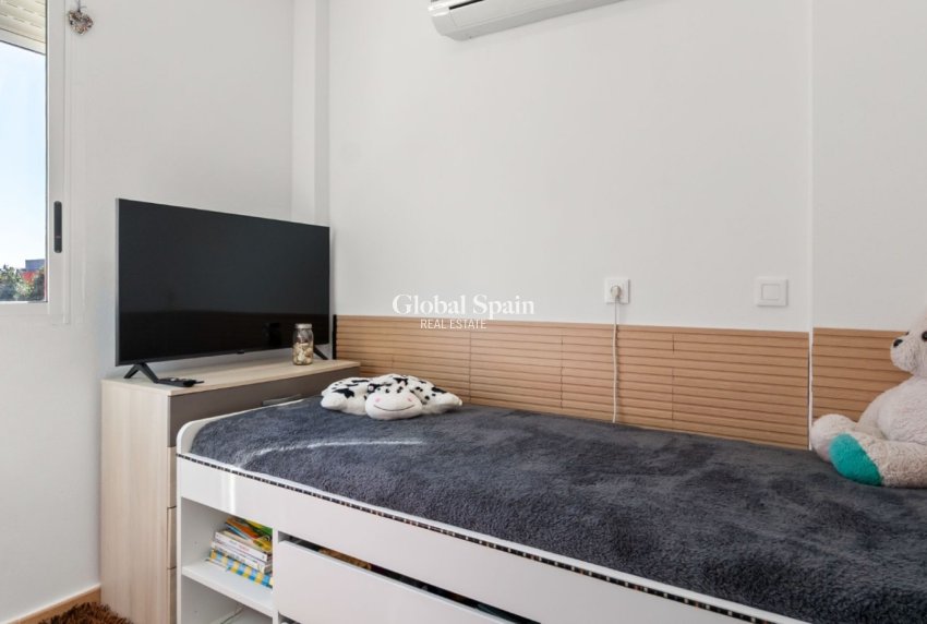 Resale - HOUSE -
ORIHUELA COSTA - Costa Blanca