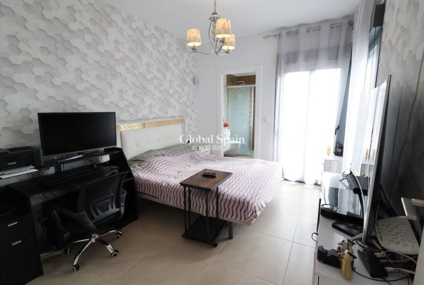 Resale - HOUSE -
ORIHUELA COSTA - Costa Blanca