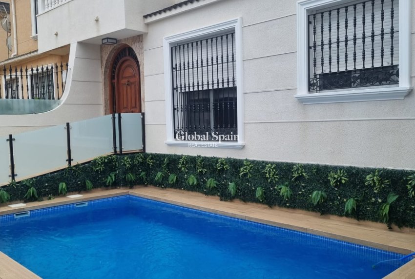 Resale - HOUSE -
ORIHUELA COSTA - Costa Blanca