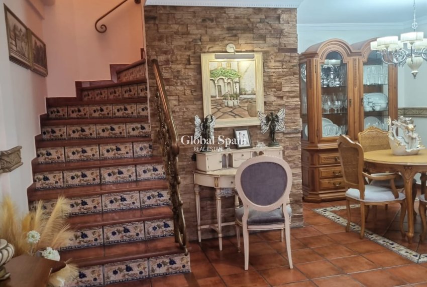 Resale - HOUSE -
ORIHUELA COSTA - Costa Blanca