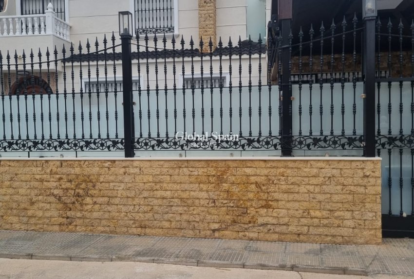 Resale - HOUSE -
ORIHUELA COSTA - Costa Blanca