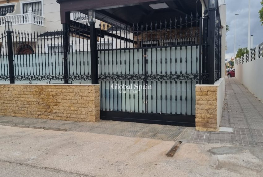 Resale - HOUSE -
ORIHUELA COSTA - Costa Blanca