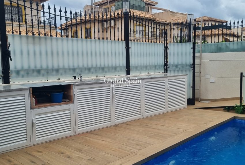 Resale - HOUSE -
ORIHUELA COSTA - Costa Blanca