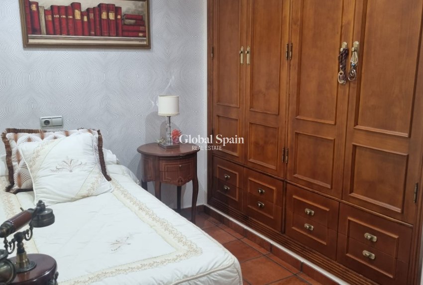 Resale - HOUSE -
ORIHUELA COSTA - Costa Blanca