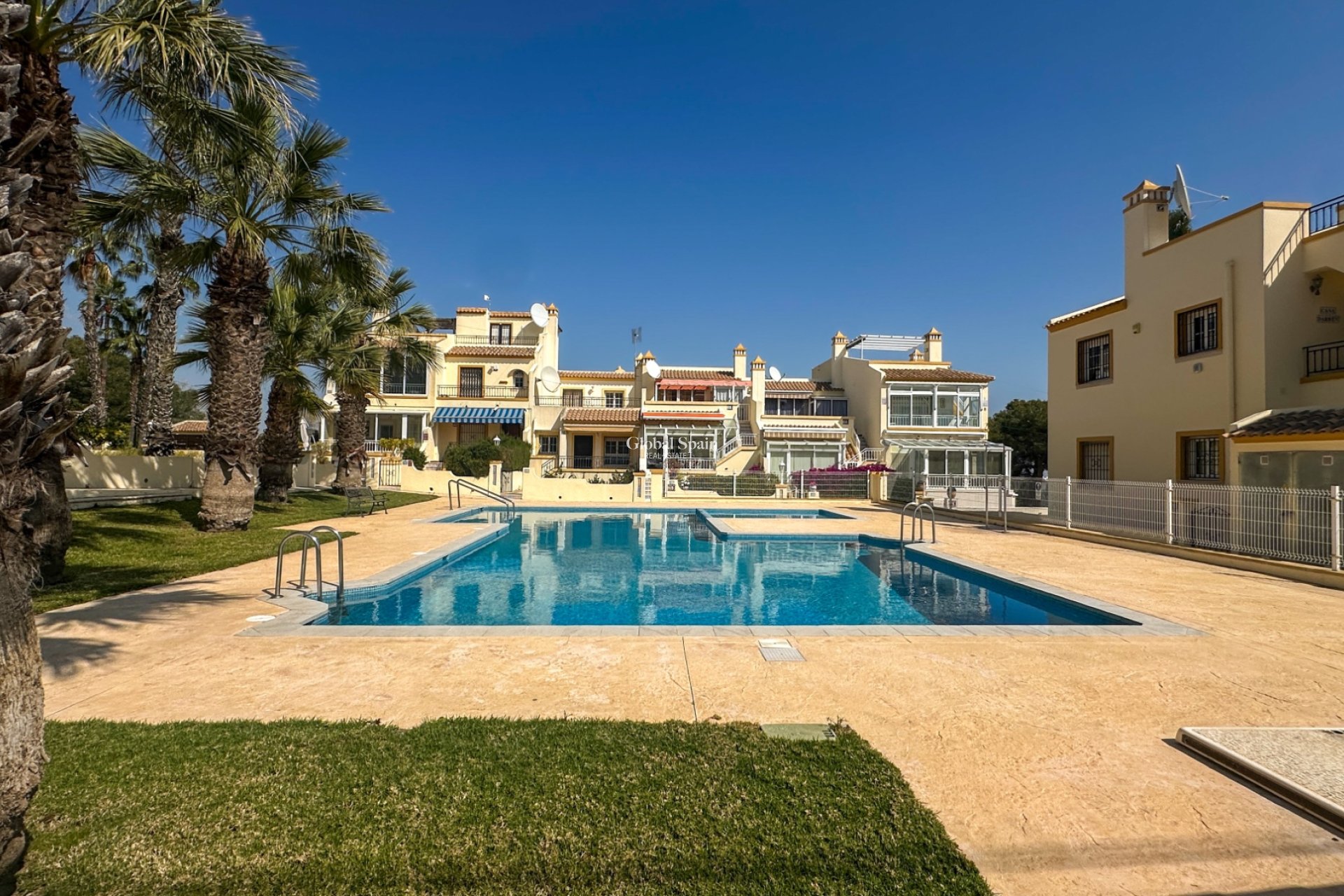 Resale - HOUSE -
ORIHUELA COSTA - Costa Blanca