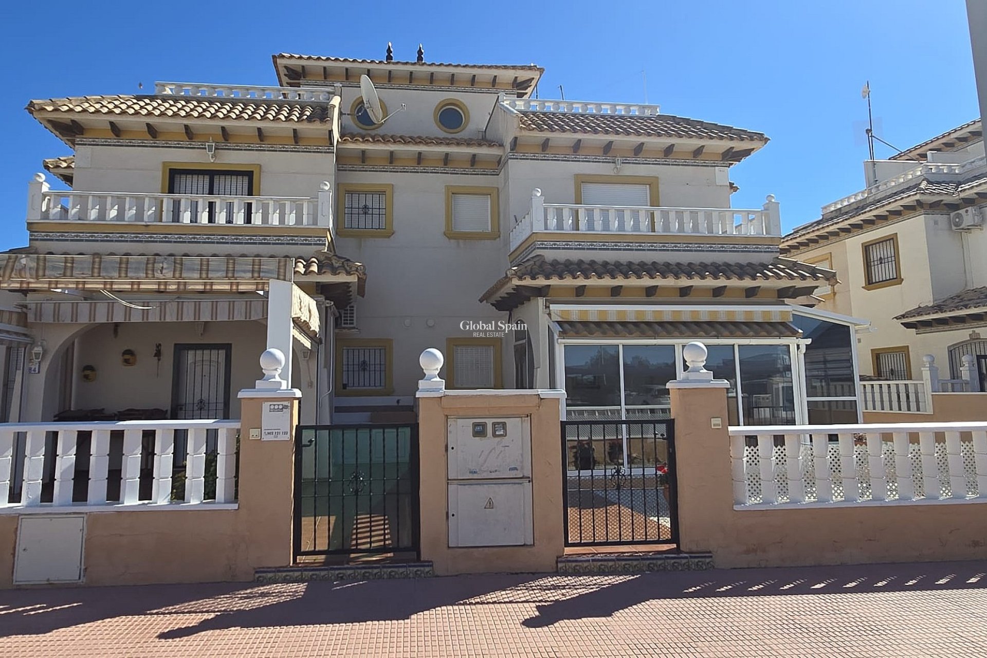 Resale - HOUSE -
ORIHUELA COSTA - Costa Blanca