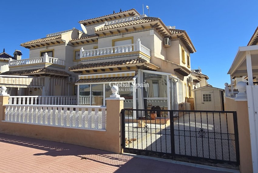 Resale - HOUSE -
ORIHUELA COSTA - Costa Blanca