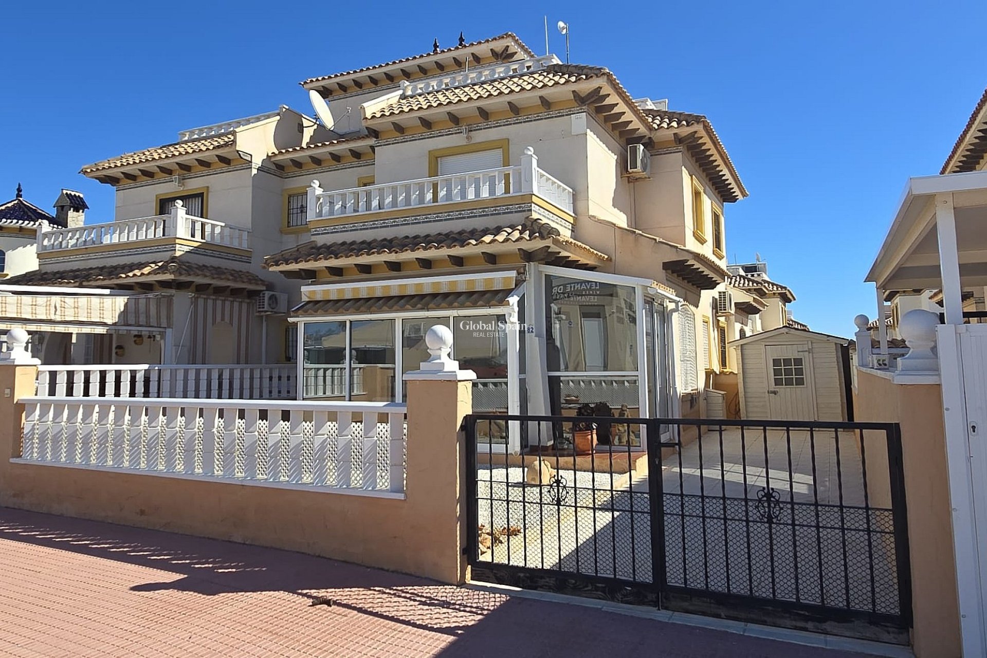 Resale - HOUSE -
ORIHUELA COSTA - Costa Blanca