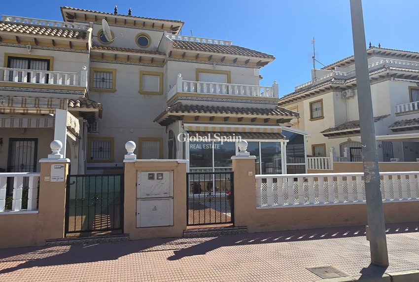 Resale - HOUSE -
ORIHUELA COSTA - Costa Blanca