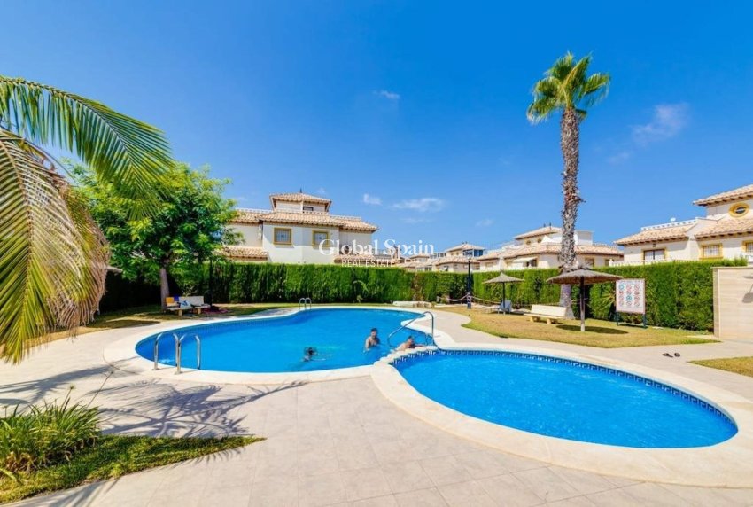 Resale - HOUSE -
ORIHUELA COSTA - Costa Blanca