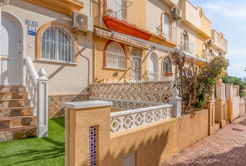 Resale - HOUSE -
ORIHUELA COSTA - Costa Blanca