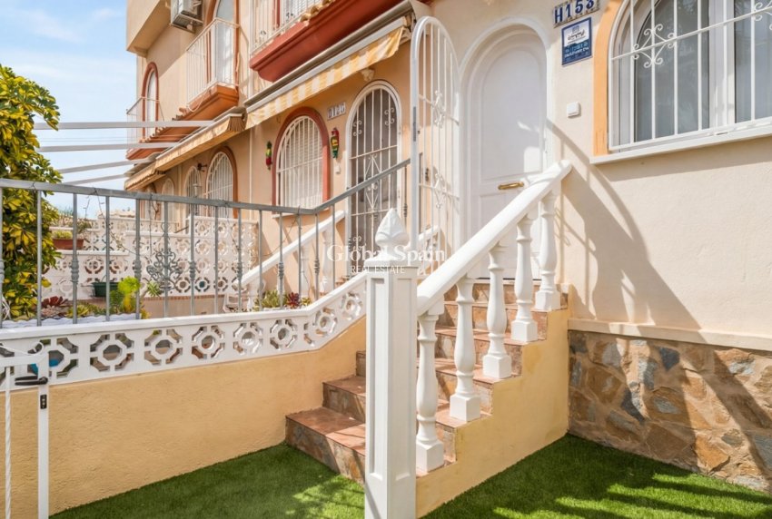 Resale - HOUSE -
ORIHUELA COSTA - Costa Blanca