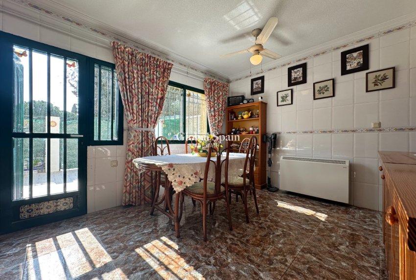 Resale - HOUSE -
ORIHUELA COSTA - Costa Blanca