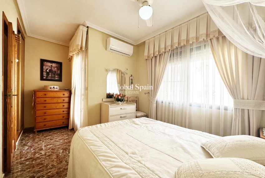 Resale - HOUSE -
ORIHUELA COSTA - Costa Blanca