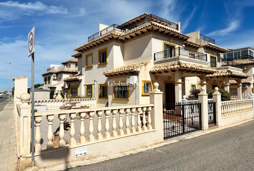 Resale - HOUSE -
ORIHUELA COSTA - Costa Blanca