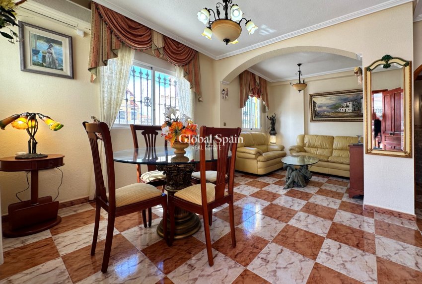 Resale - HOUSE -
ORIHUELA COSTA - Costa Blanca