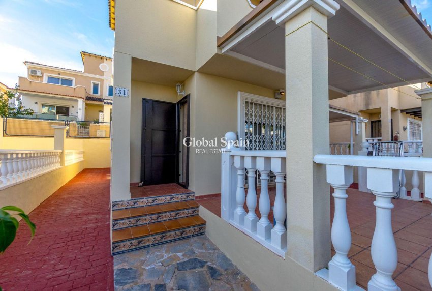 Resale - HOUSE -
ORIHUELA COSTA - Costa Blanca