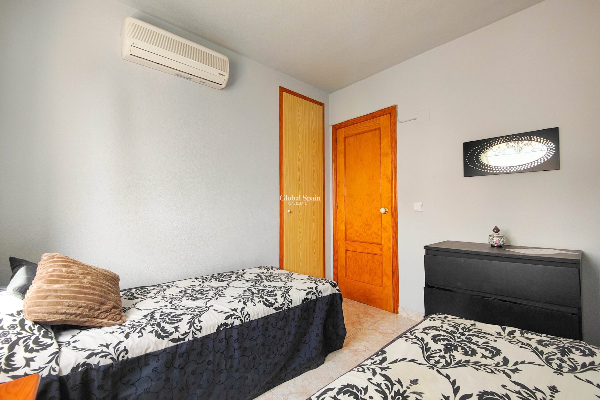 Resale - HOUSE -
ORIHUELA COSTA - Costa Blanca