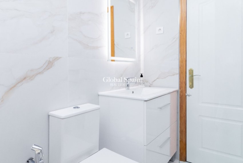 Resale - HOUSE -
ORIHUELA COSTA - Costa Blanca