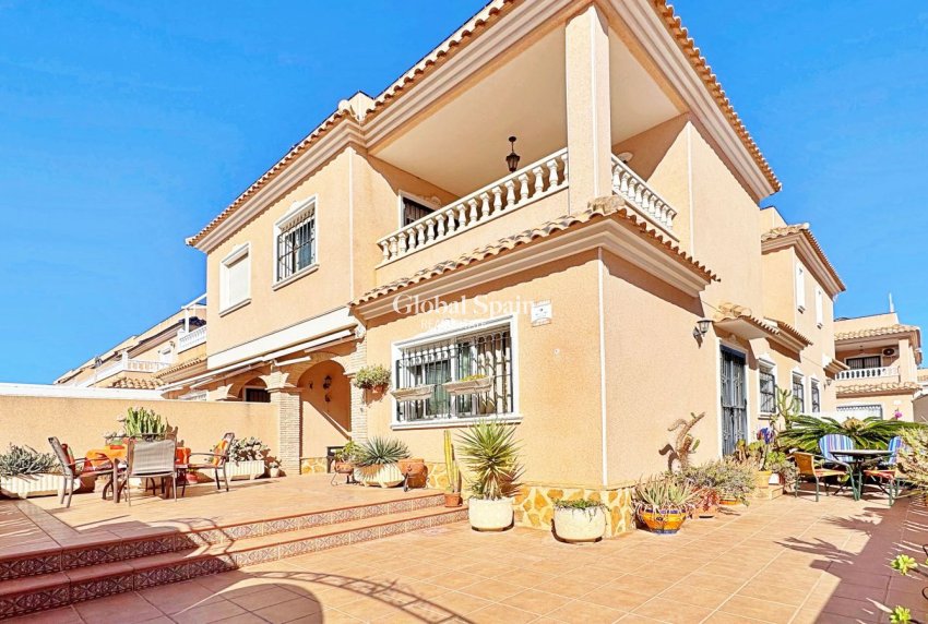 Resale - HOUSE -
ORIHUELA COSTA - Costa Blanca